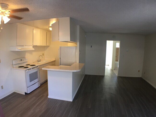 Building Photo - 7414 Mesa College Dr
