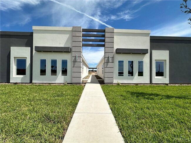 Building Photo - 4212 Walnut Ave