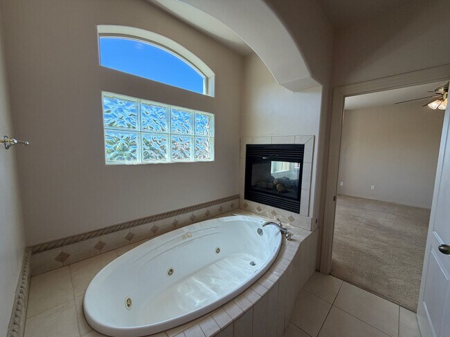 Building Photo - 4 Bedroom Home Plus Office Available Near Eubank Blvd NE & Paseo Del Norte!