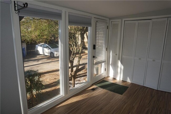 Building Photo - 2210 Lenox Rd NE