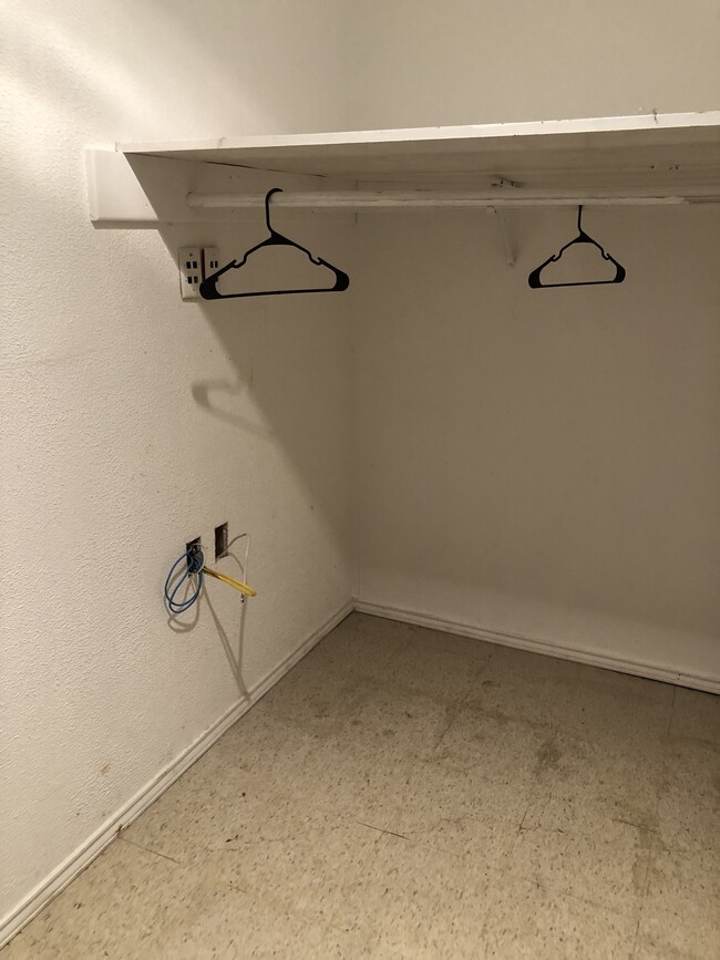 Building Photo - 241 N Murphy Rd