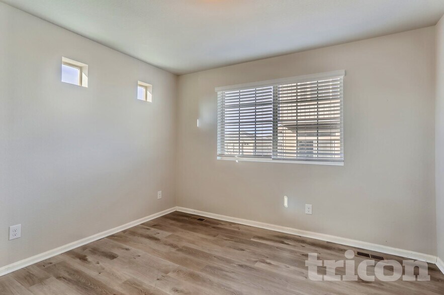 Building Photo - 10550 Waco St