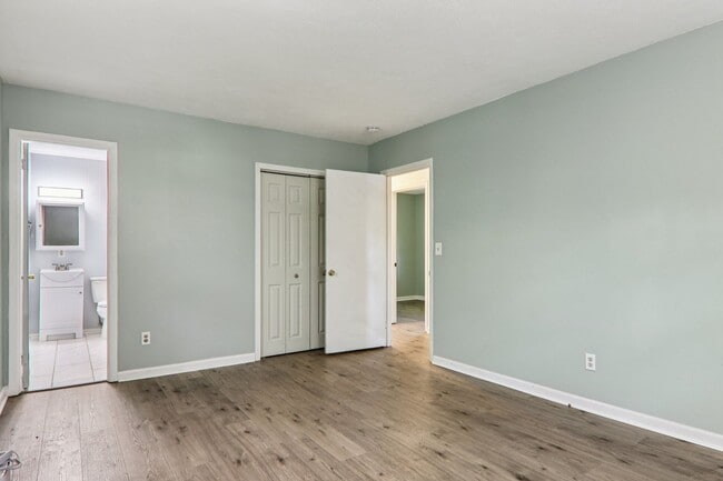 Building Photo - Move In Ready