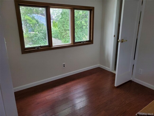 Building Photo - 30 Jervis Ave