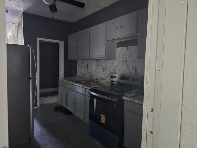 Building Photo - 5608 Wabada Ave