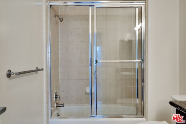 Building Photo - 1731 Corinth Ave