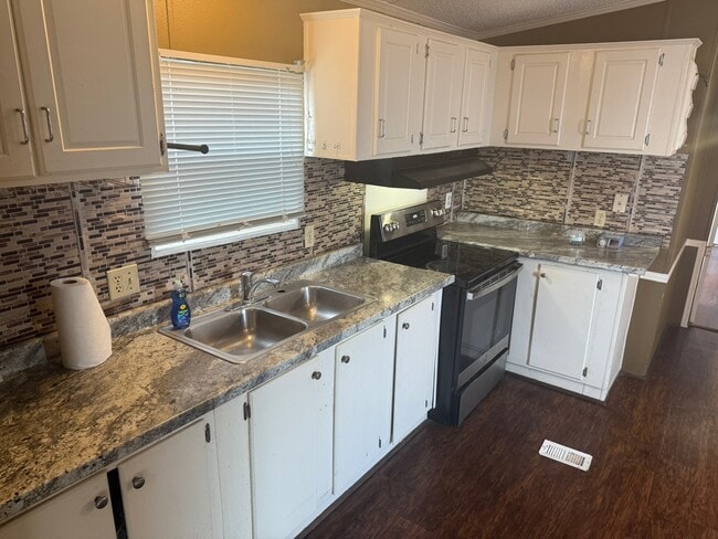 Building Photo - 428 15th St