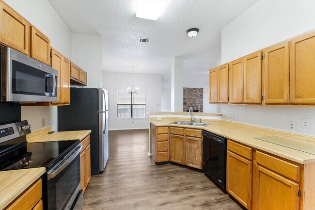 Building Photo - 6822 Quail Lake Dr