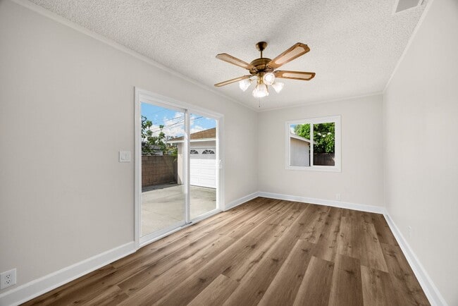 Building Photo - 3 Bed / 2 Bath Home with 2 Car Garage