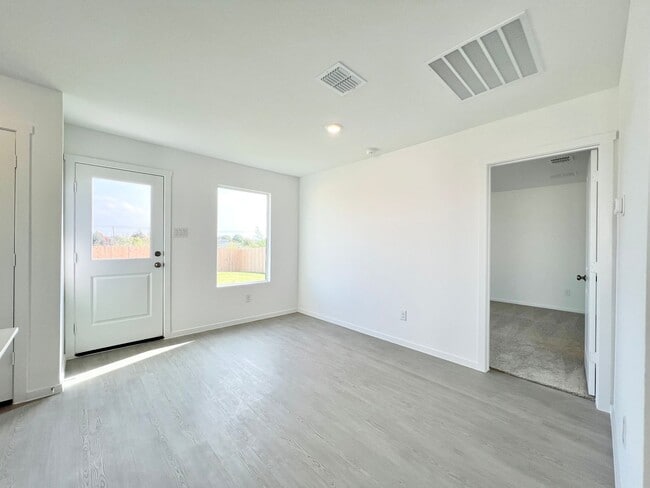 Building Photo - New Build in the Lovely Rosemary Ridge Subdivision