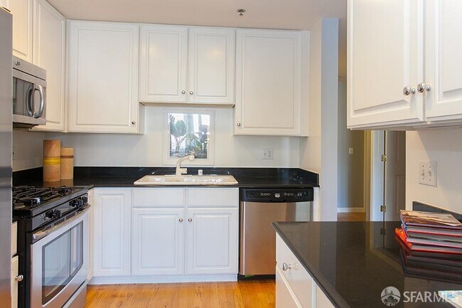 Building Photo - 3700 Divisadero St