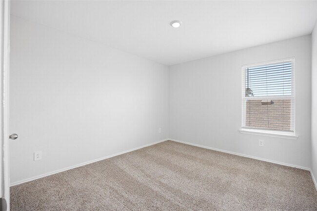 Building Photo - 24059 Kentwood Springs Dr