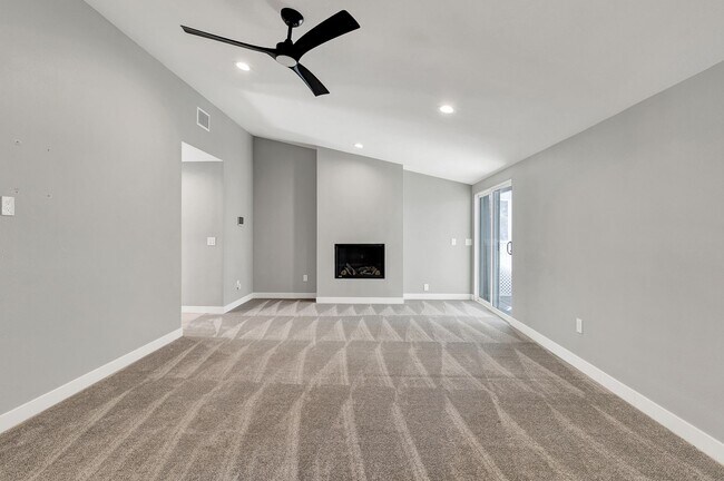 Building Photo - Stunning Remodeled 4-Bedroom Home in Exclu...