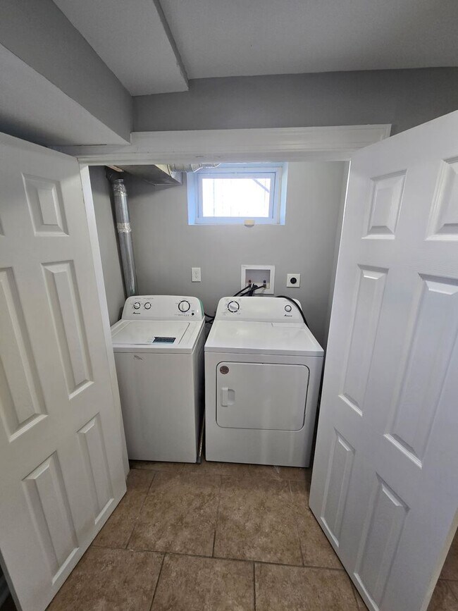 Building Photo - **3 BEDROOM TOWNHOME IN BALTIMORE COUNTY COMING SOON**