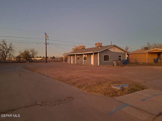 Building Photo - 247 Carnes Rd