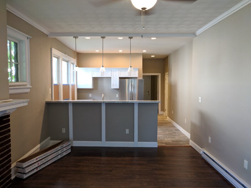 Building Photo - 72 William St