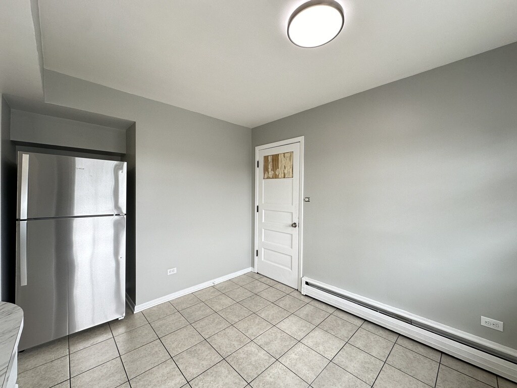 Building Photo - 5837 W Addison St