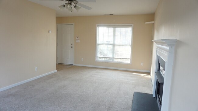 Building Photo - 197 Bennington Dr