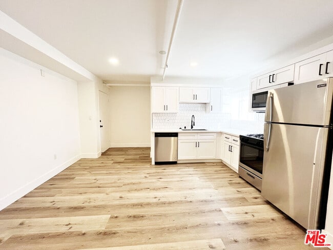 Building Photo - 11430 Cedar Ave