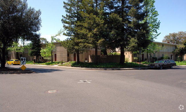 Building Photo - Los Gatos Apartments