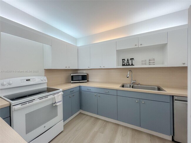 Building Photo - 101 Crandon Blvd