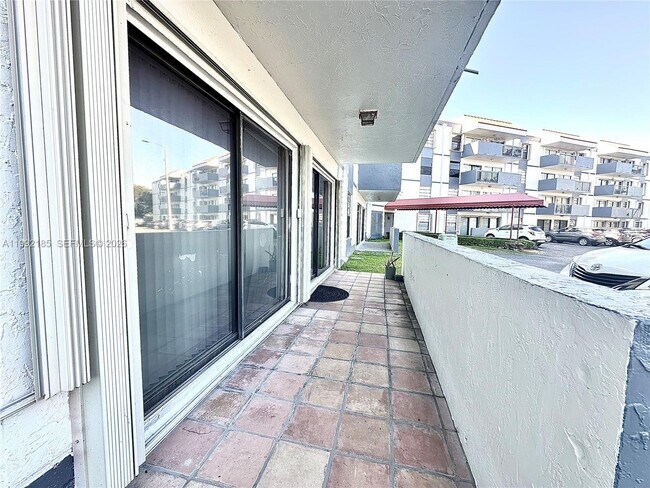 Building Photo - 5900 SW 127th Ave