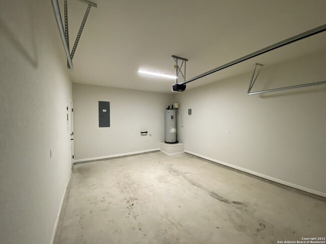 Building Photo - 10312 Lynwood Crk