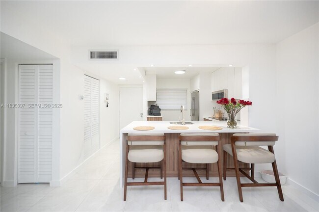 Building Photo - 10875 SW 112th Ave