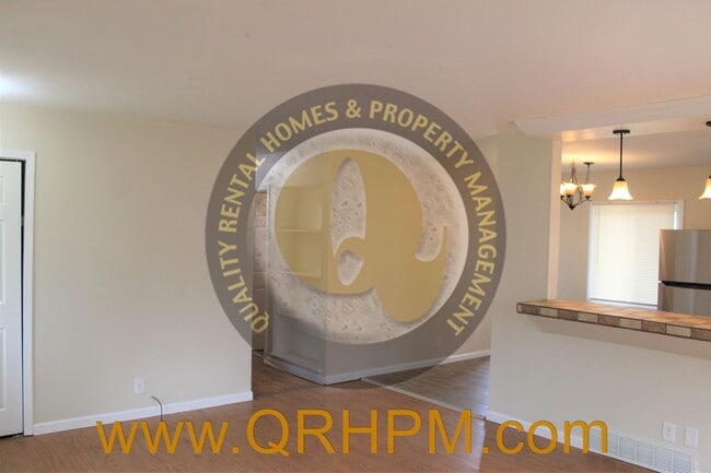 Building Photo - Available Now-- 3 Bedroom, 1 Bathroom Home...