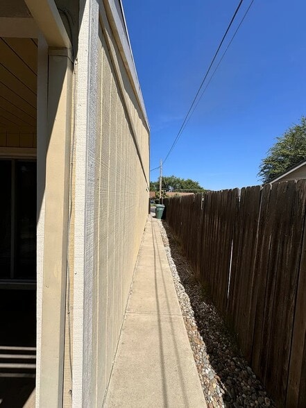 Building Photo - 5327 Hillsdale Blvd