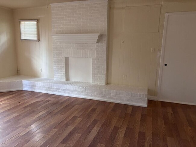 Building Photo - 3359 Suncrest Dr