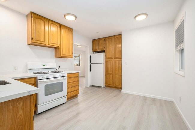 Building Photo - 1712 Stanton St - 2 bedroom | 1 bath | Low...
