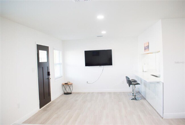 Building Photo - 5832 Dr M.L.K. Jr St N