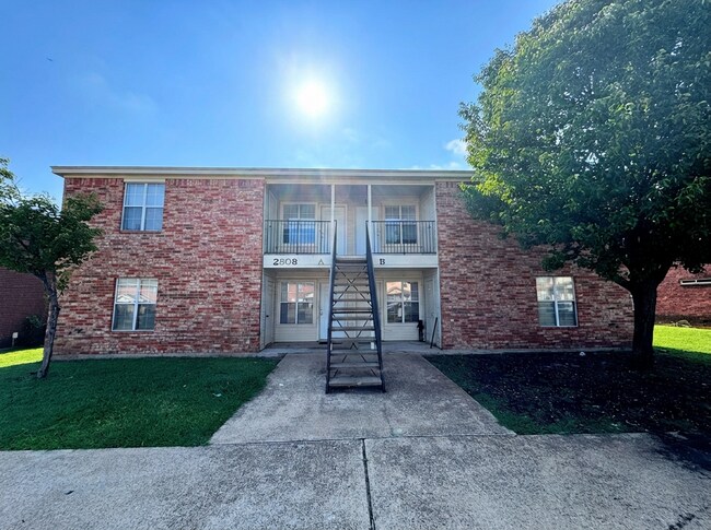 Building Photo - 2808 Cantabrian Dr