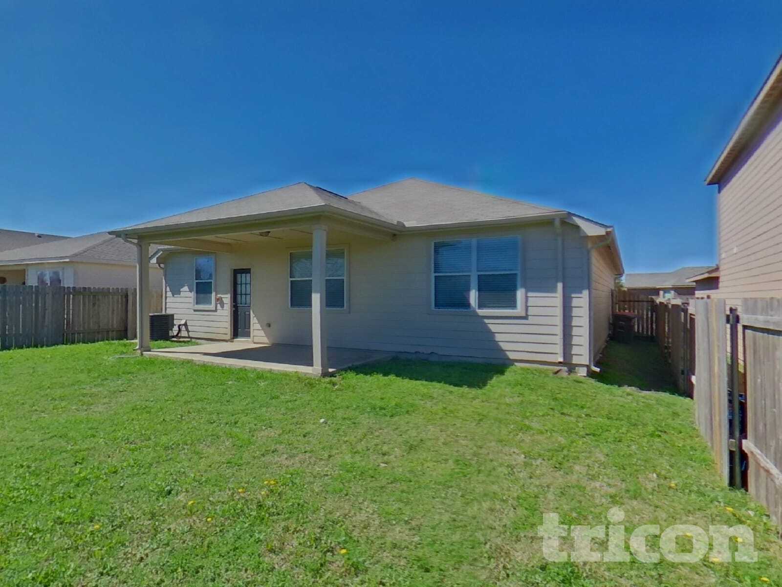 Building Photo - 825 Hawthorne Rd