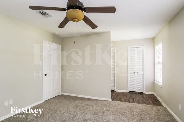 Building Photo - 1 E Broken Oak Ct