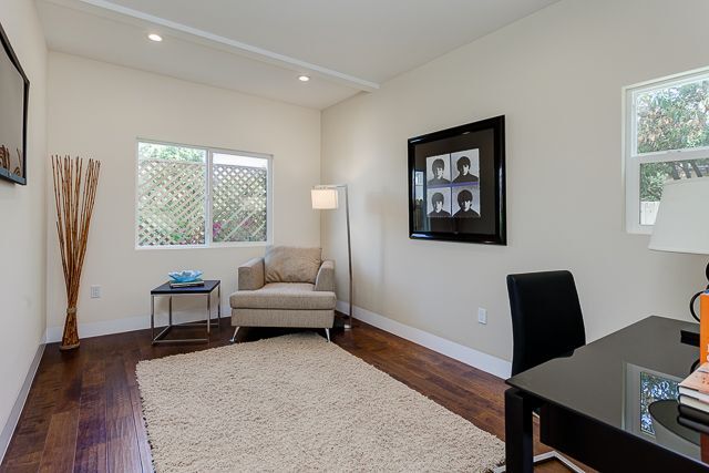 Building Photo - 831 S Curson Ave