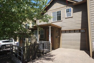 Building Photo - Spectacular SW Portland 3 bedroom Townhouse