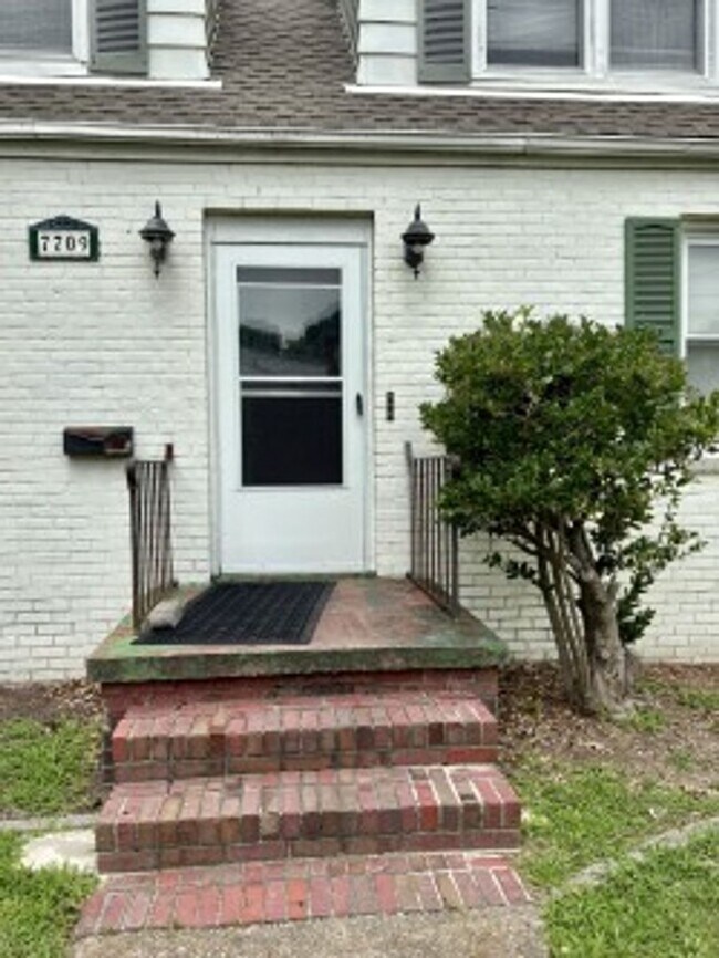 Building Photo - 7709 Castleton Pl