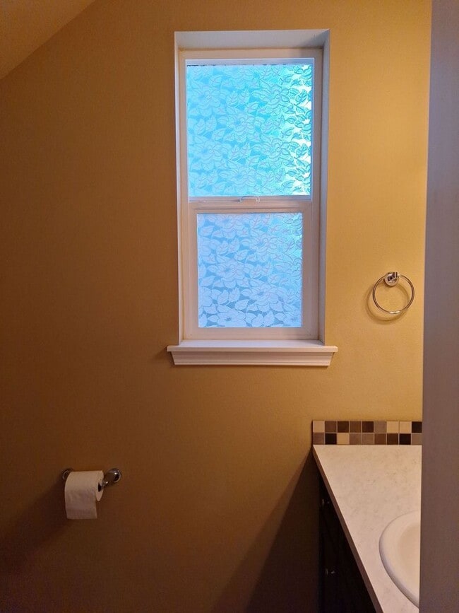 Building Photo - Central Valley Area - 2 Story Home (3Bed, 2.5 Bath)