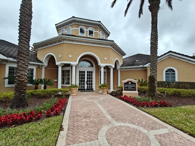 Building Photo - Beautiful 3 Bedroom, 2 Bathroom Townhome with Garage – Pet Friendly!