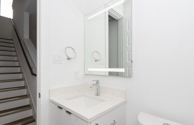 Building Photo - 505 Schweikhardt St