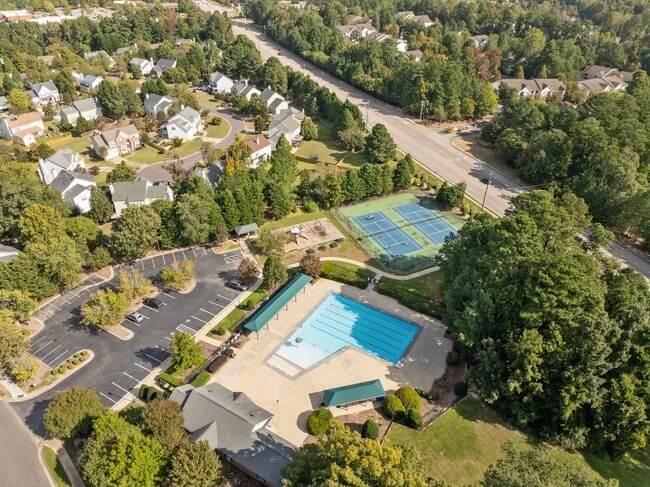 Building Photo - 2406 Flints Pond Cir