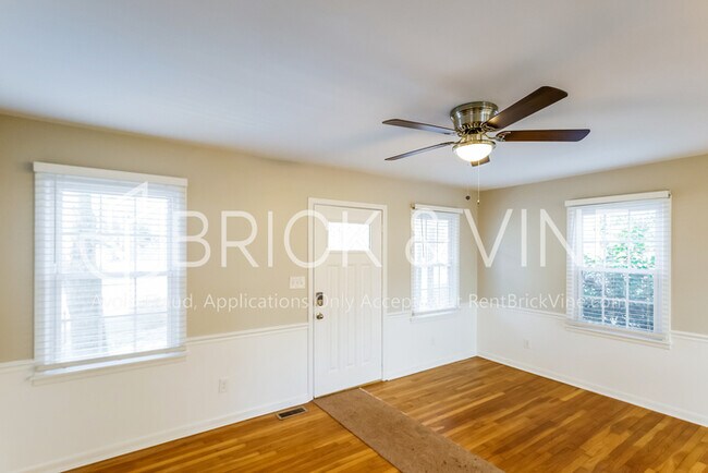 Building Photo - 813 Highbury Dr