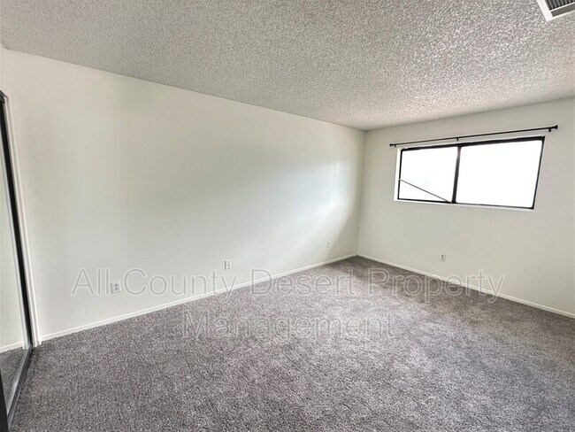 Building Photo - 33995 Via Echo