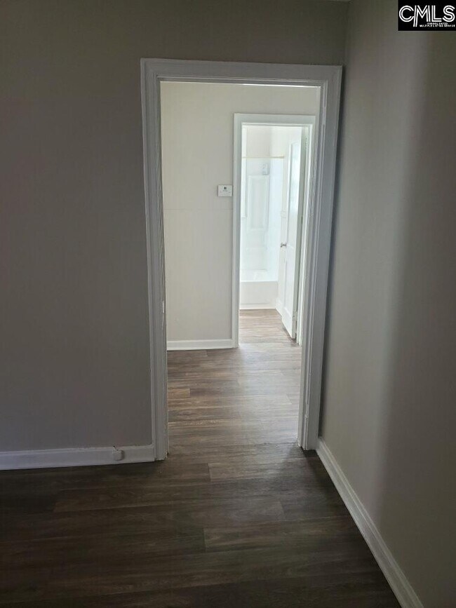 Building Photo - 332 S Bull St