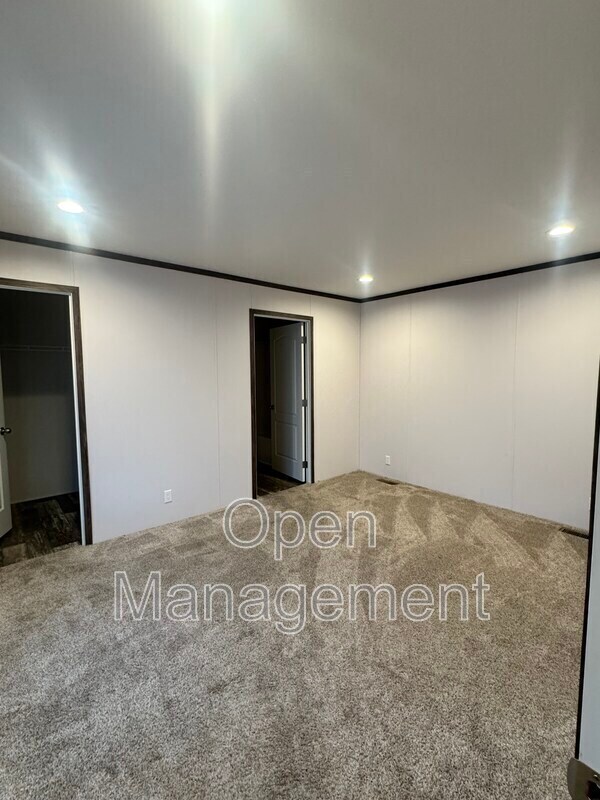 Building Photo - 301 Mantle Ave