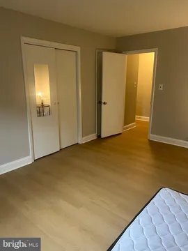 Building Photo - 3915 Lyndhurst Dr