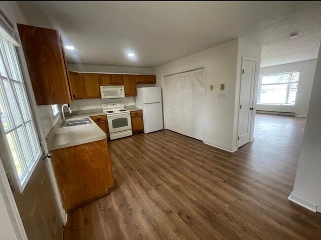 Building Photo - 100 Warren Cir