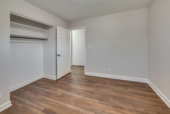 Building Photo - 405 Figuers Dr